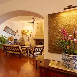 https://hotel-punta-est.hotelitalianriviera.com